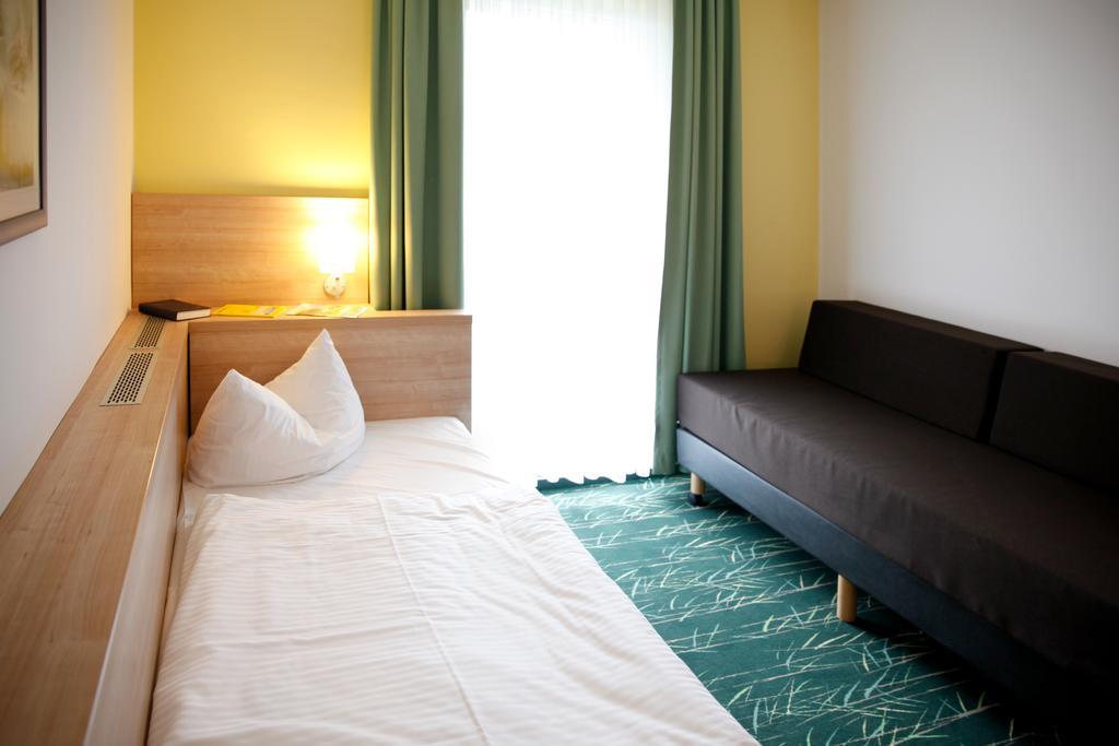 Sonnenhotel Feldberg Am See Mit Schwimmbad, Sauna Und Dampfbad Feldberger Seenlandschaft Chambre photo