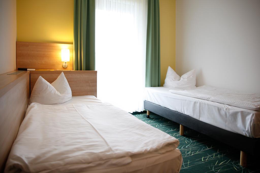 Sonnenhotel Feldberg Am See Mit Schwimmbad, Sauna Und Dampfbad Feldberger Seenlandschaft Chambre photo